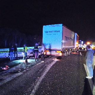 Atri - Auto contro new jersey in A14, ferita coppia